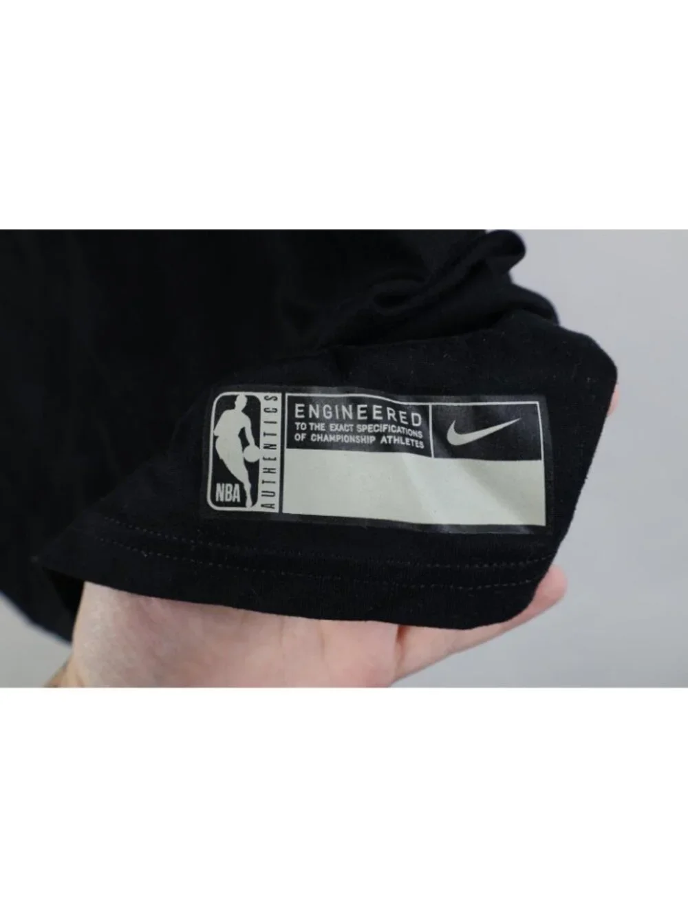 Nike NBA Boys Size XL Center Swoosh New York Knicks Basketball T-Shirt Black